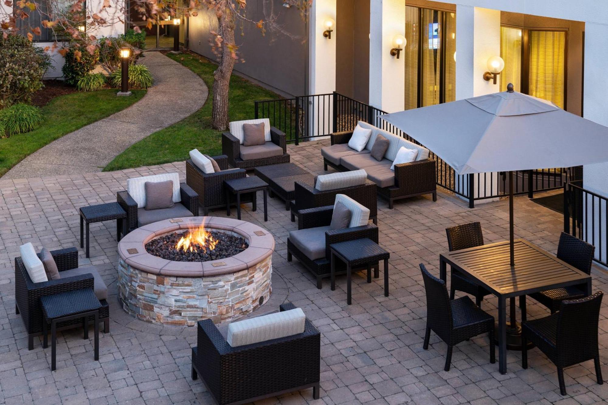 Courtyard By Marriott San Francisco Airport Hotel San Bruno Exterior photo
