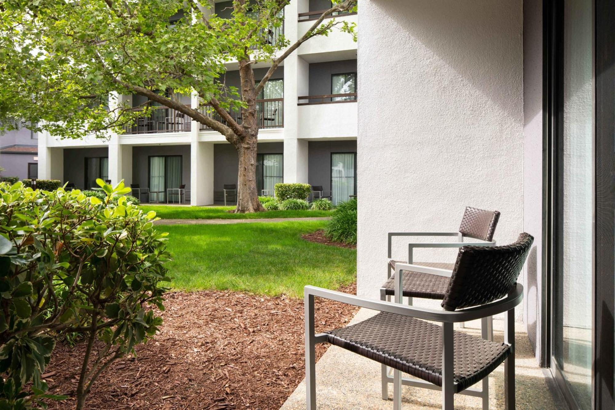 Courtyard By Marriott San Francisco Airport Hotel San Bruno Exterior photo