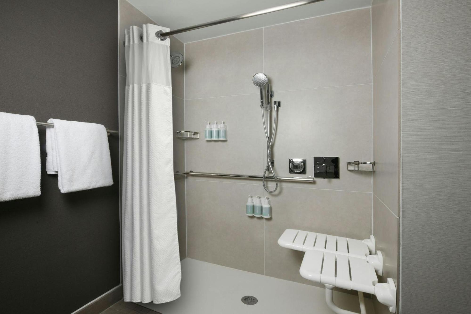 Courtyard By Marriott San Francisco Airport Hotel San Bruno Exterior photo