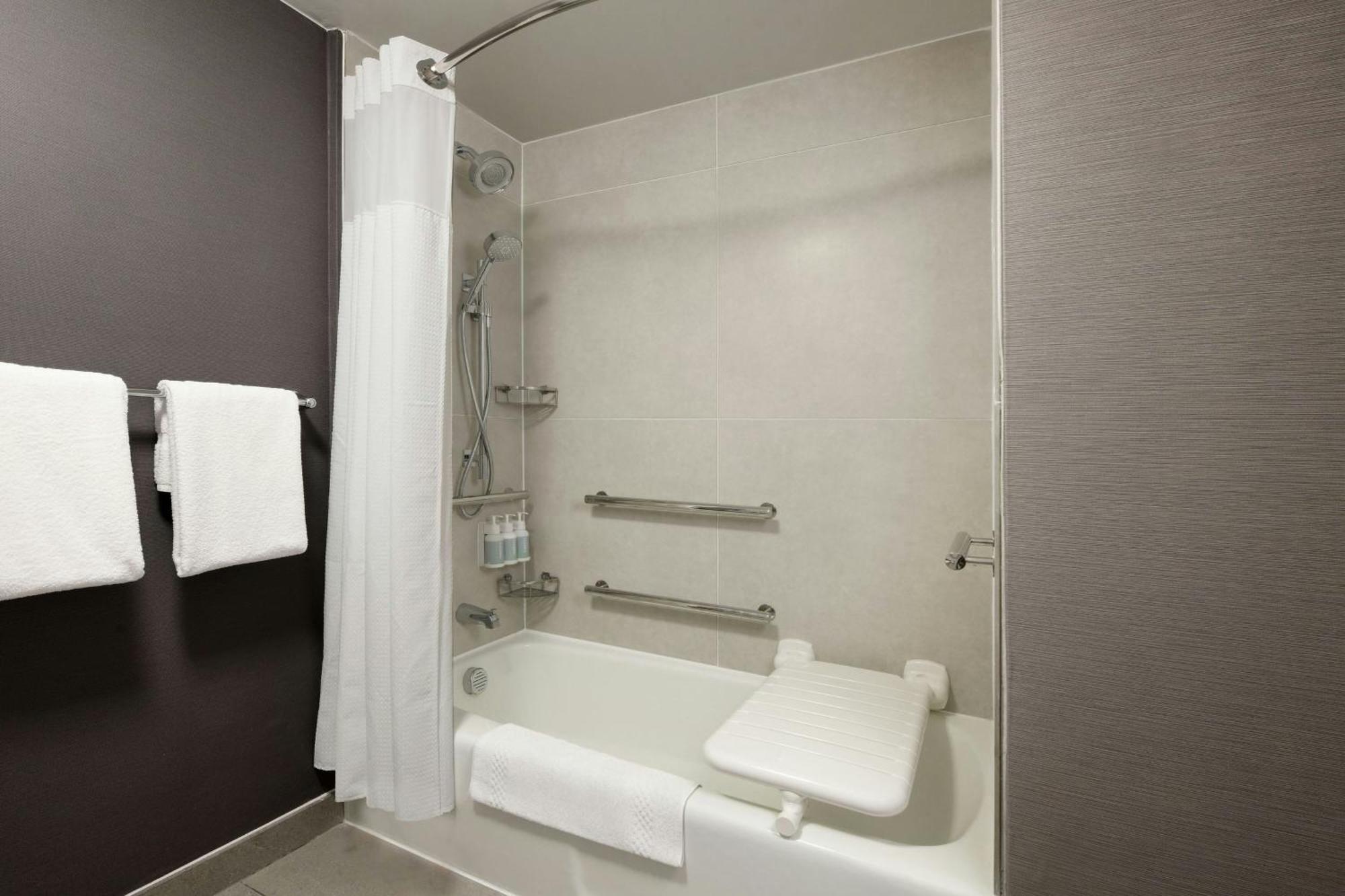 Courtyard By Marriott San Francisco Airport Hotel San Bruno Exterior photo