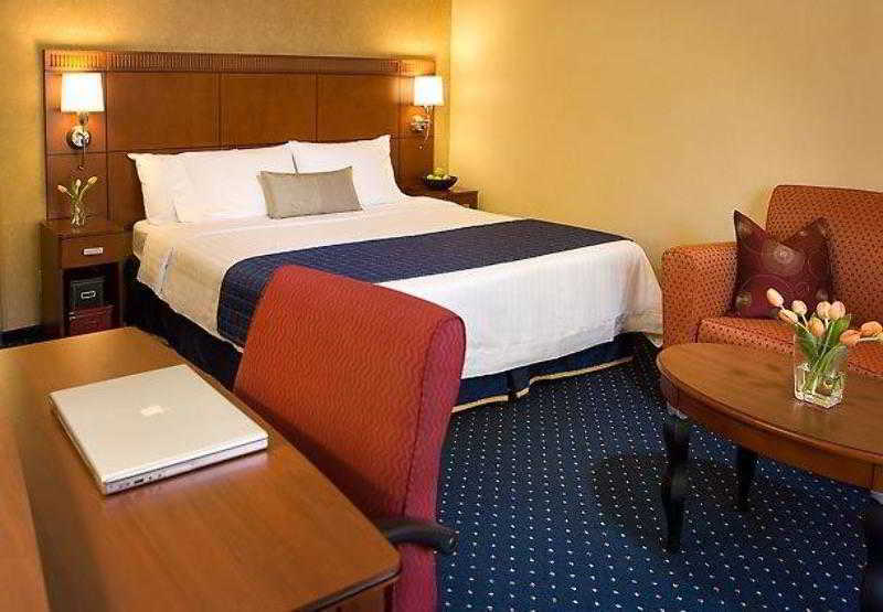 Courtyard By Marriott San Francisco Airport Hotel San Bruno Exterior photo