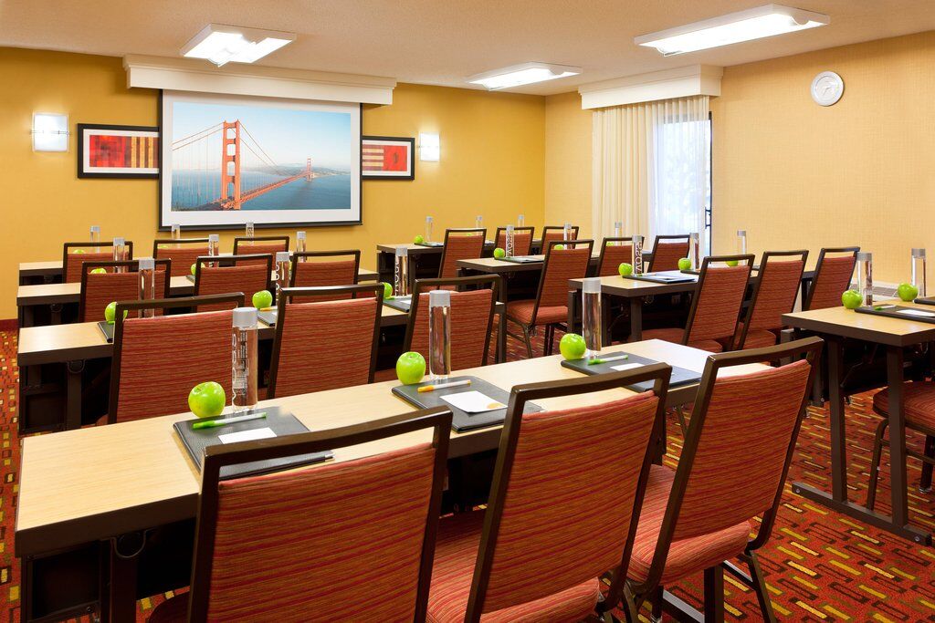 Courtyard By Marriott San Francisco Airport Hotel San Bruno Exterior photo